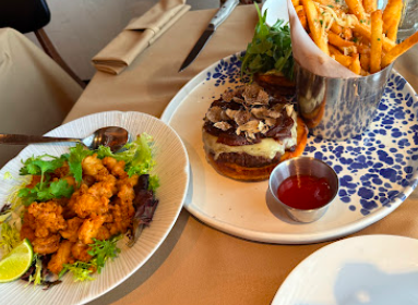 The NoMad signature dishes Truffle Burger
L'Adresse Burger with Cheese
Steak Frites